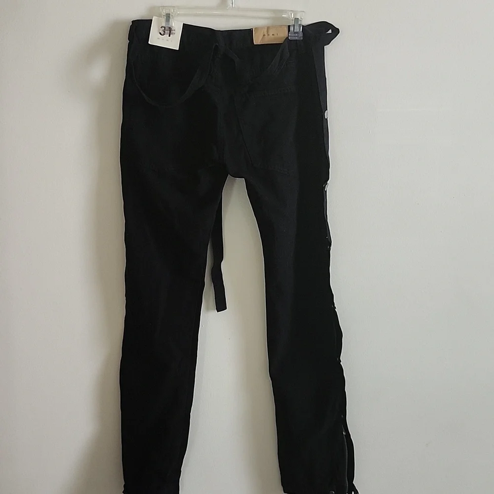 MNML sleek black